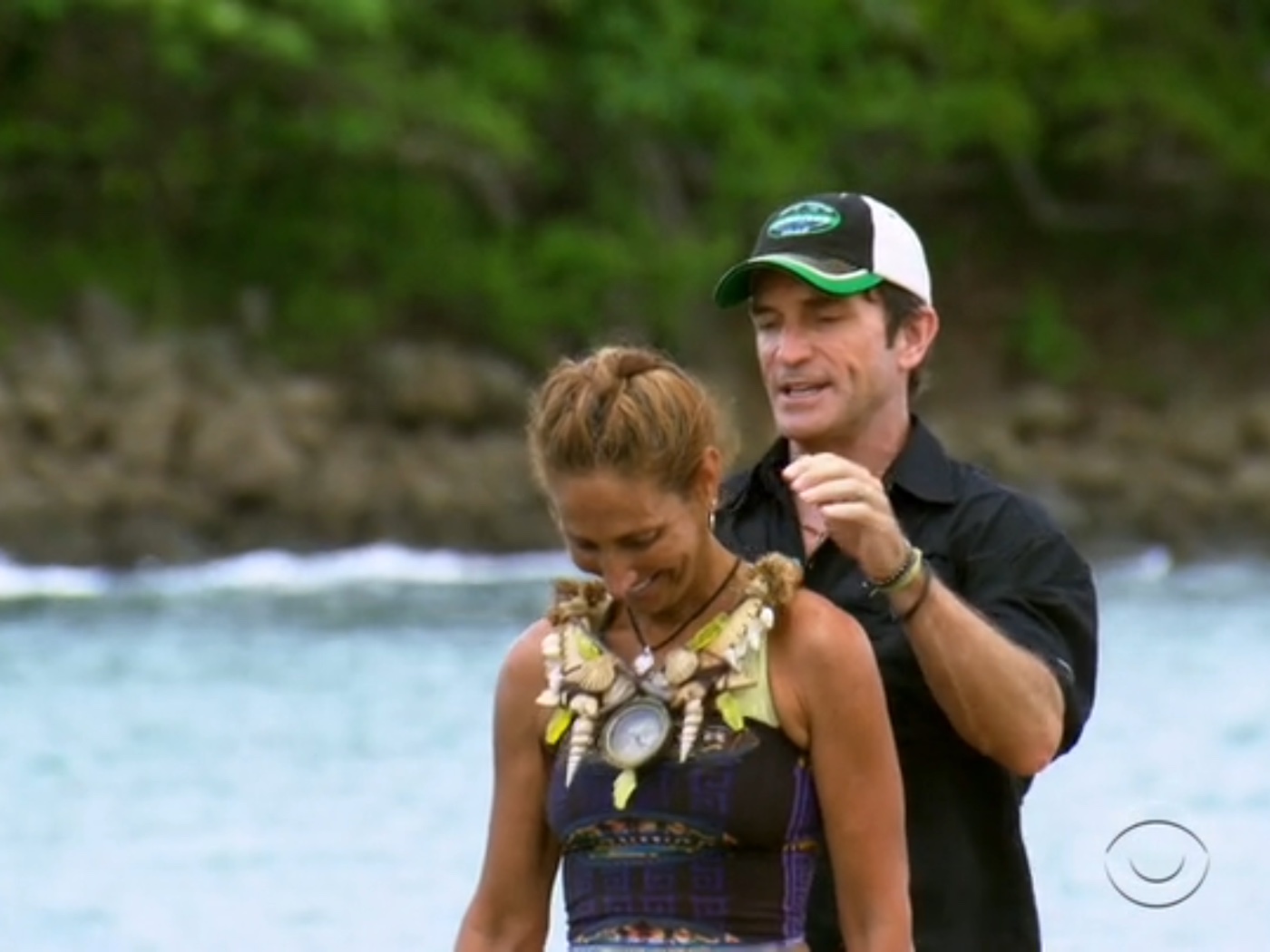 Jeff Probst placing the individual immunity necklace on Carolyn J Rivera
